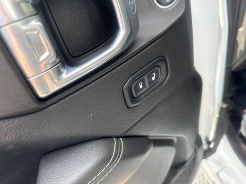Used 2022 Jeep Wrangler Unlimited Sahara w/ Cold Weather Group AWD/4WD image 10
