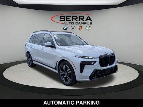 Used 2023 BMW X7 xDrive40i w/ M Sport Package AWD/4WD image 15