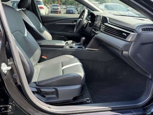 Used 2025 Toyota Camry SE FWD image 15