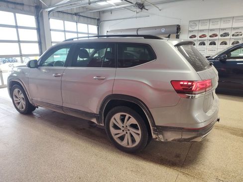 Certified 2021 Volkswagen Atlas SE image 4
