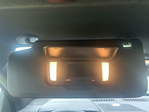 Used 2025 Chevrolet Colorado ZR2 w/ Technology Package AWD/4WD image 32