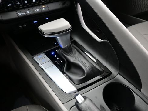 Certified 2025 Hyundai Elantra Sport image 20