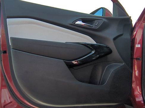 Used 2024 Chevrolet Trax LT image 14