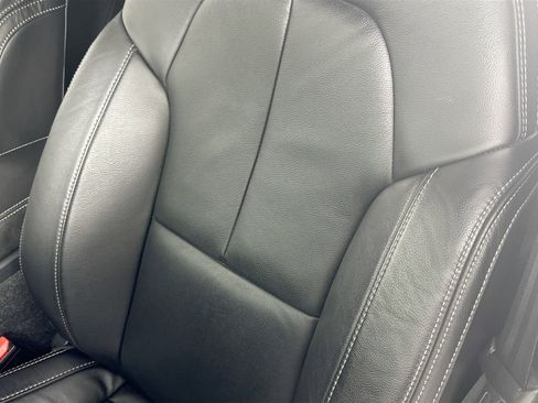 Used 2023 Volvo XC40 B4 Core w/ Convenience Package image 18