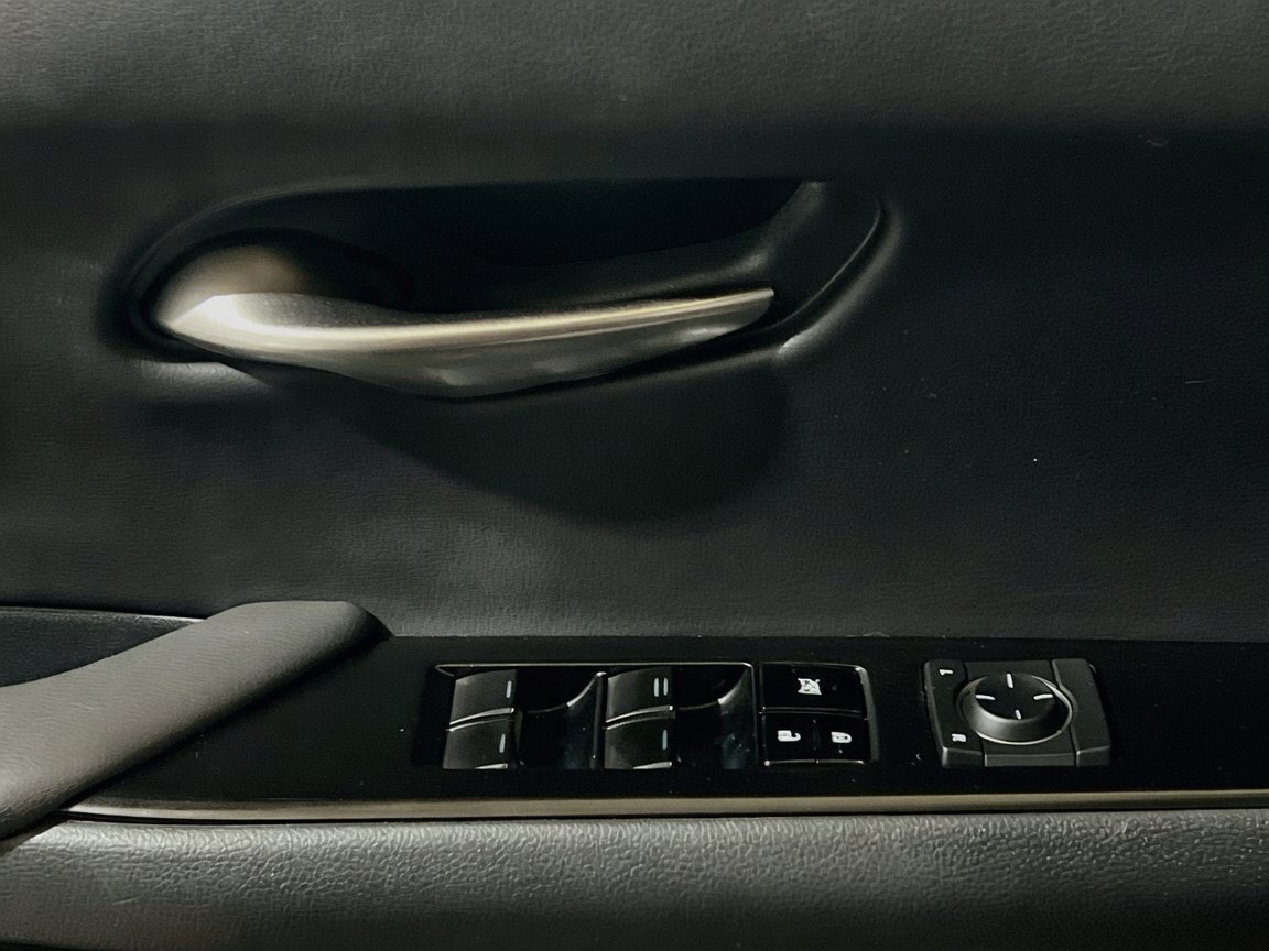 Used 2023 Lexus UX 250h AWD image 13