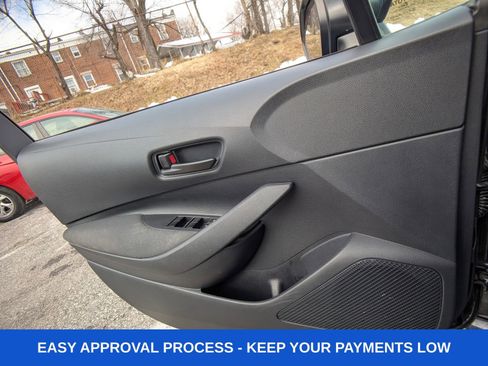 Used 2025 Toyota Corolla LE image 29