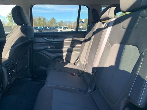 Used 2023 Jeep Grand Cherokee L Laredo image 17