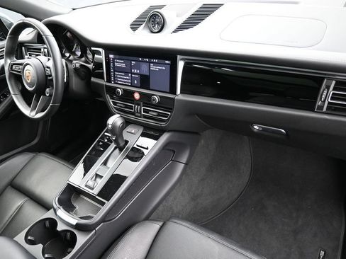 Certified 2026 Porsche Macan AWD/4WD image 30