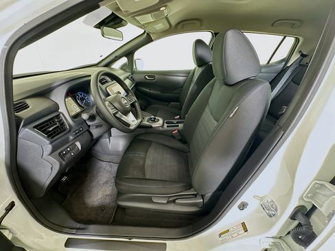 Used 2025 Nissan Leaf S FWD image 12