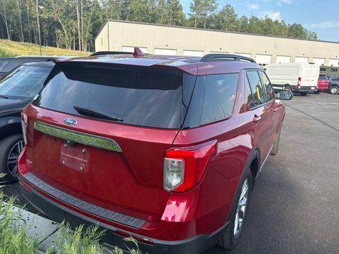 Used 2020 Ford Explorer XLT w/ Equipment Group 202A RWD image 4