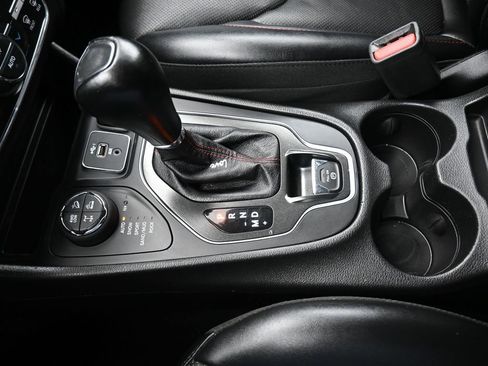 Used 2022 Jeep Cherokee Trailhawk w/ Premium Leather Package image 22