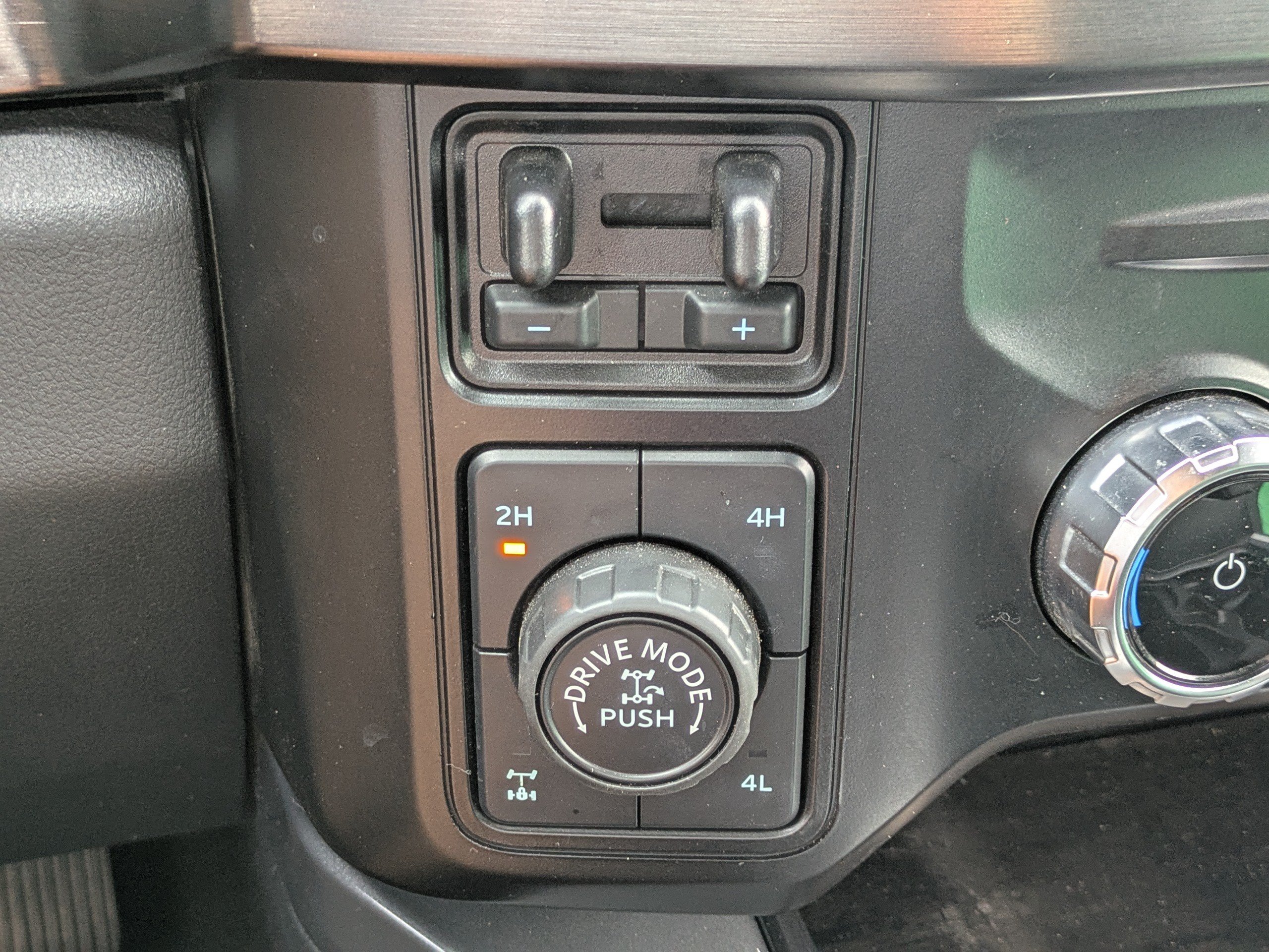 Used 2024 Ford F250 Lariat w/ Lariat Ultimate Package AWD/4WD image 29