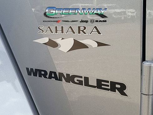 Used 2017 Jeep Wrangler Sahara w/ Connectivity Group image 9