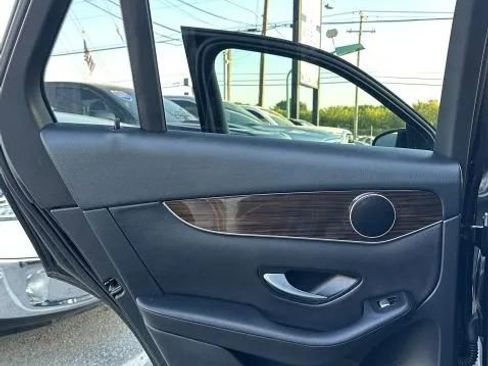 Used 2020 Mercedes-Benz GLC 300 image 22