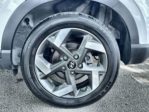 Used 2025 Hyundai Venue SEL FWD image 11