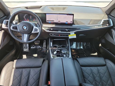 Used 2024 BMW X7 xDrive40i w/ M Sport Package AWD/4WD image 11