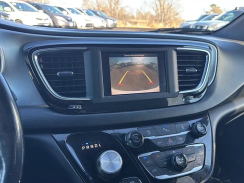 Used 2020 Chrysler Pacifica Touring w/ S Appearance Package FWD image 20