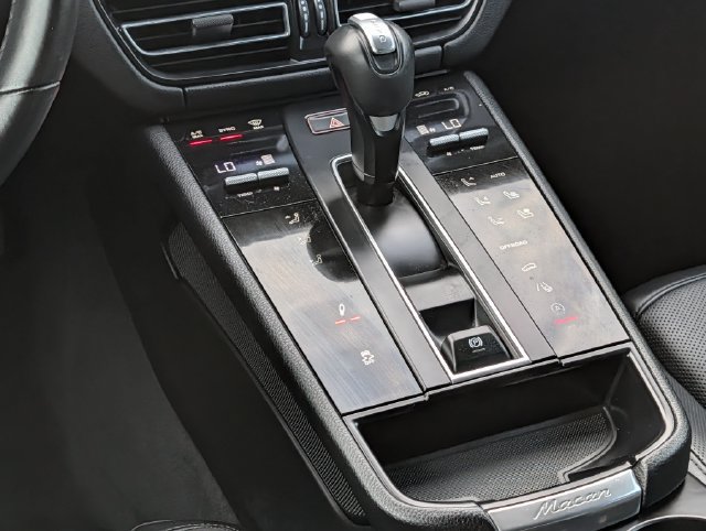 Used 2025 Porsche Macan Turbo AWD/4WD image 15