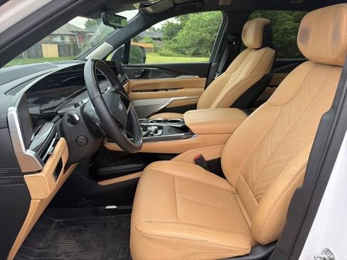 Used 2025 Cadillac Escalade IQ Sport 2 AWD/4WD image 9