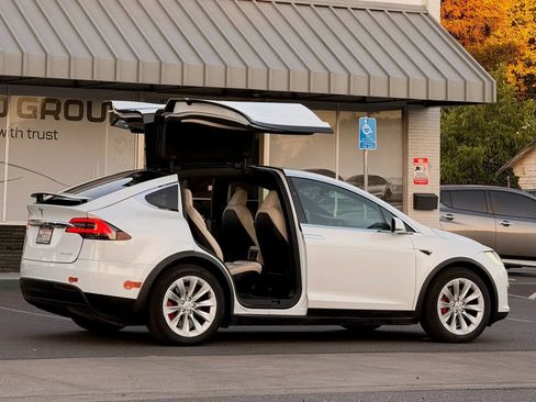 Used 2020 Tesla Model X Performance AWD/4WD image 8
