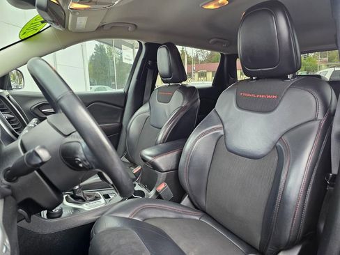 Used 2018 Jeep Cherokee Trailhawk AWD/4WD image 20