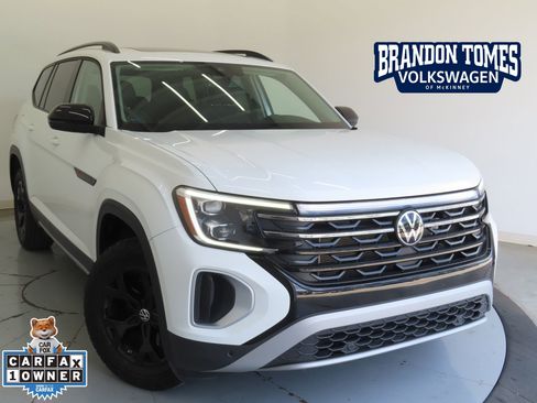 Used 2024 Volkswagen Atlas Peak Edition SE AWD/4WD image 1