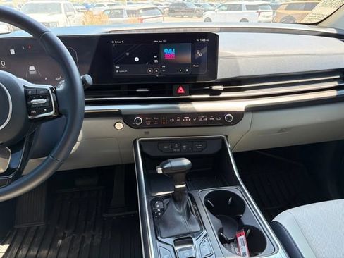 Used 2025 Kia Carnival SX w/ SX Dark Edition Package FWD image 28