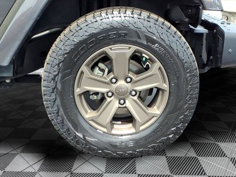 Used 2018 Jeep Wrangler Unlimited Sport AWD/4WD image 9