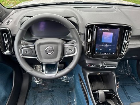 Used 2023 Volvo XC40 Recharge Ultimate image 14