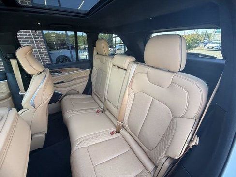 Used 2024 Jeep Grand Cherokee Summit AWD/4WD image 15