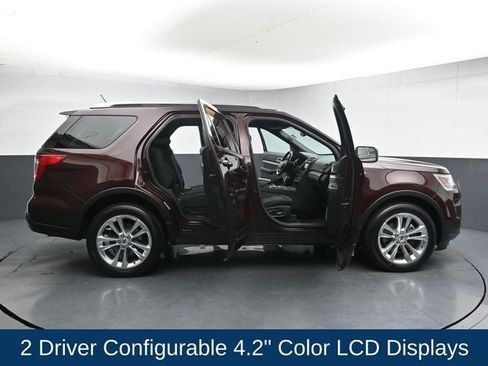 Used 2018 Ford Explorer XLT w/ Equipment Group 201A AWD/4WD image 31