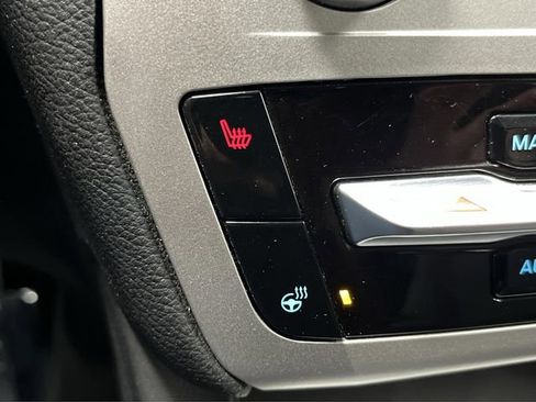 Used 2022 Ford Explorer XLT image 8