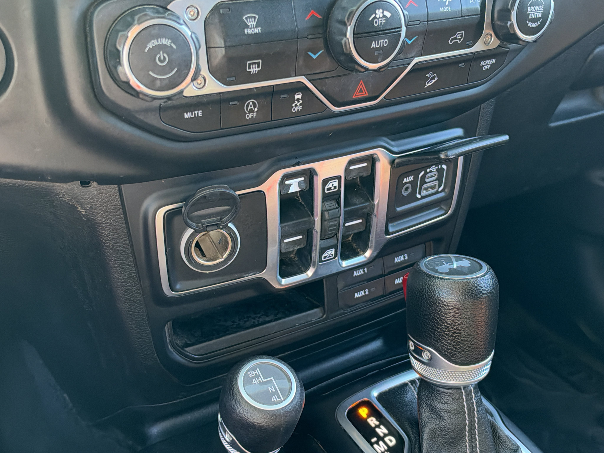 Used 2020 Jeep Wrangler Unlimited Sahara w/ LED Lighting Group AWD/4WD image 23
