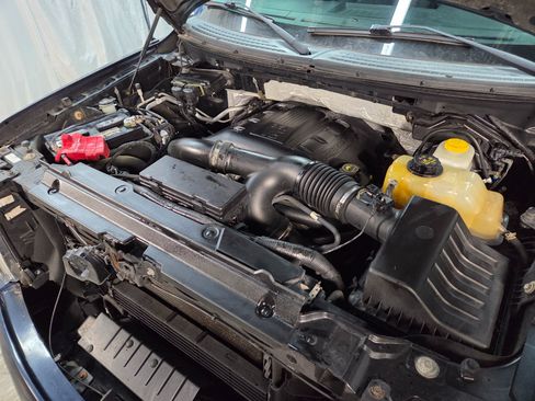 Used 2014 Ford F150 XLT w/ Equipment Group 302A Luxury image 8