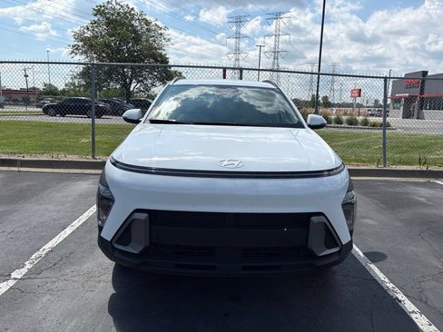 Used 2024 Hyundai Kona SEL AWD/4WD image 2