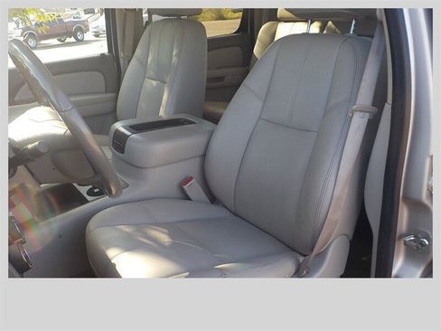 Used 2009 GMC Sierra 3500 SLT w/ SLT Convenience Package image 2