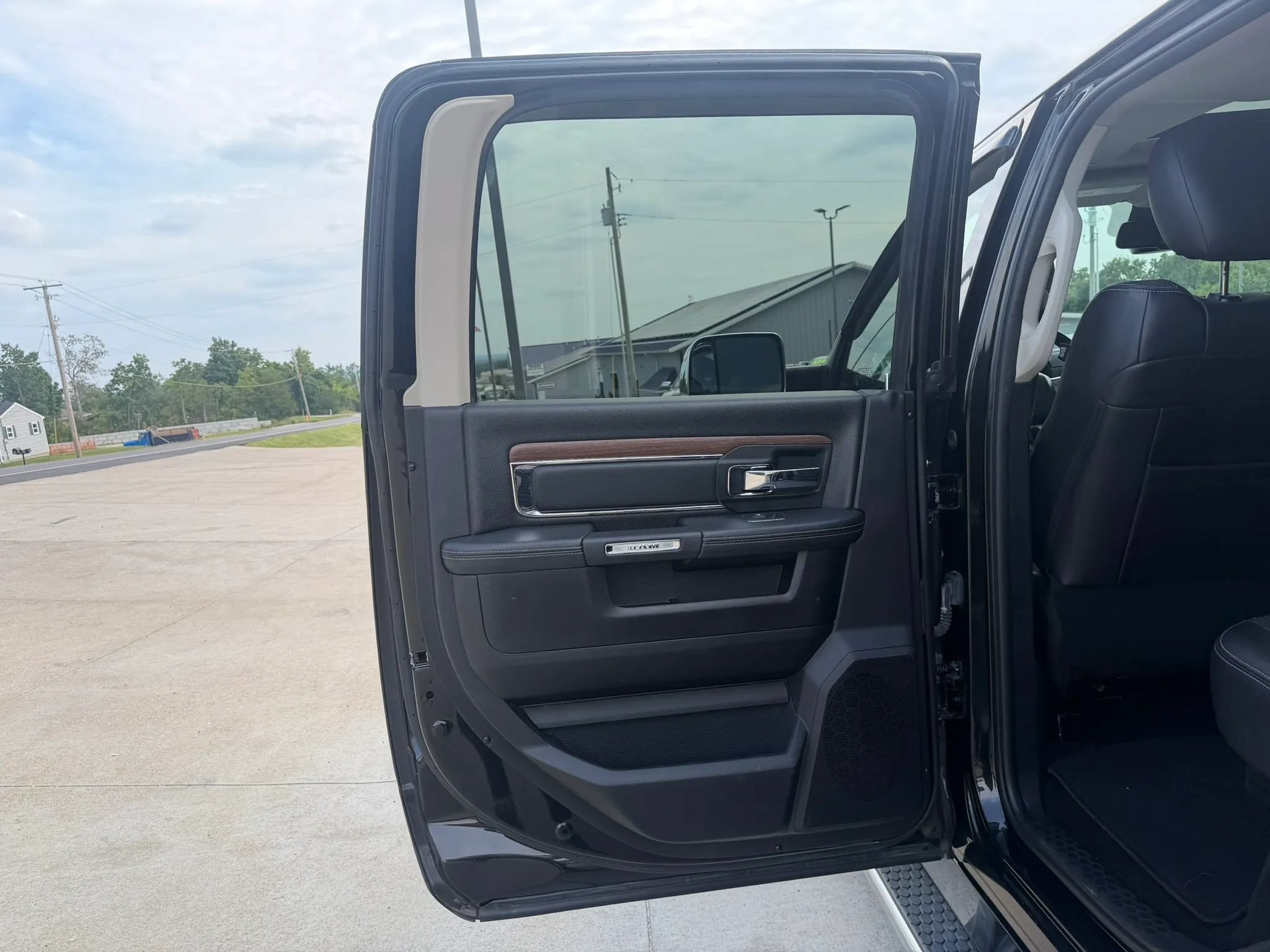 Used 2017 RAM 2500 Laramie w/ Snow Chief Group AWD/4WD image 37