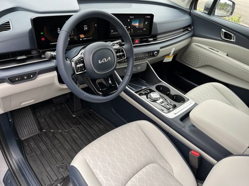 New 2026 Kia Carnival EX image 2