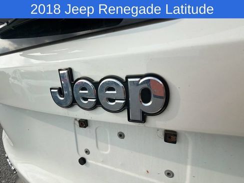 Used 2018 Jeep Renegade Latitude AWD/4WD image 8
