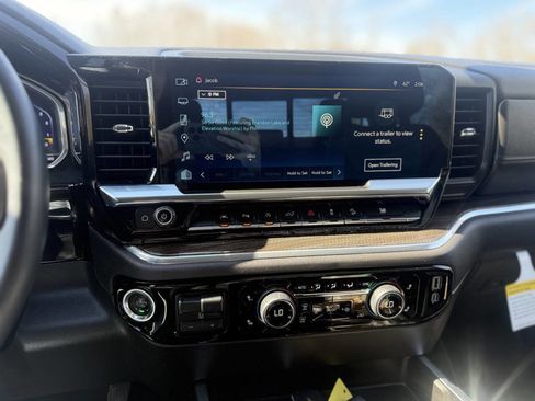 Used 2024 Chevrolet Silverado 1500 LT Trail Boss w/ Convenience Package II AWD/4WD image 14