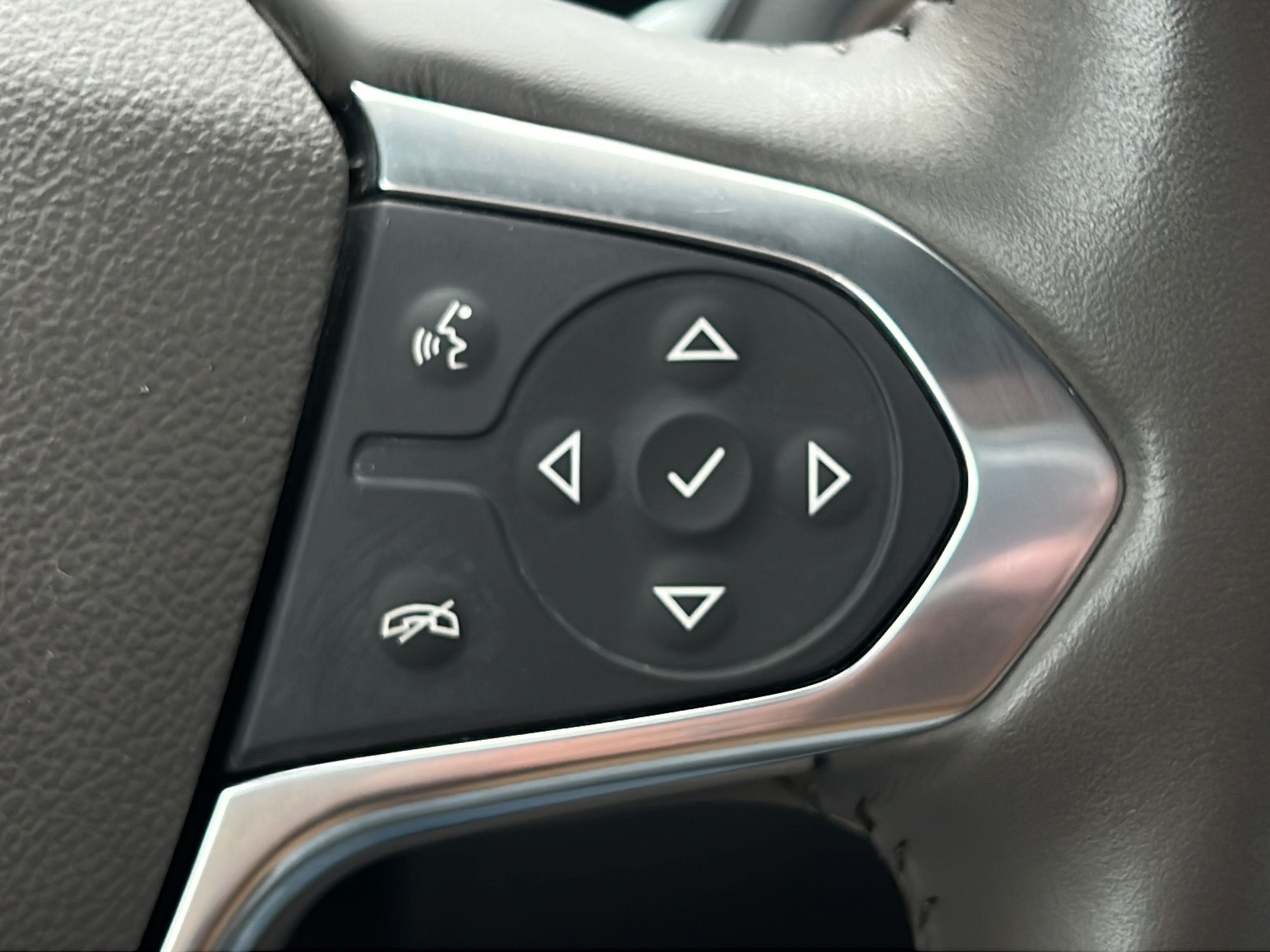 Used 2020 Chevrolet Traverse LT w/ LT Premium Package FWD image 18