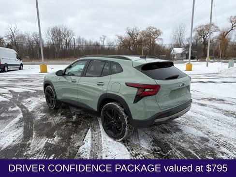 Used 2025 Chevrolet Trax ACTIV w/ Sunroof Package image 4