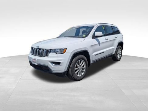 Used 2021 Jeep Grand Cherokee Laredo w/ Security & Convenience Group AWD/4WD image 3