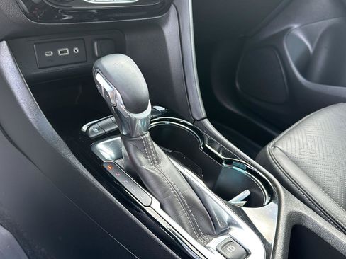 Used 2022 Buick Encore GX Essence image 25