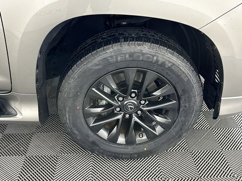Used 2023 Lexus GX 460 Premium image 11