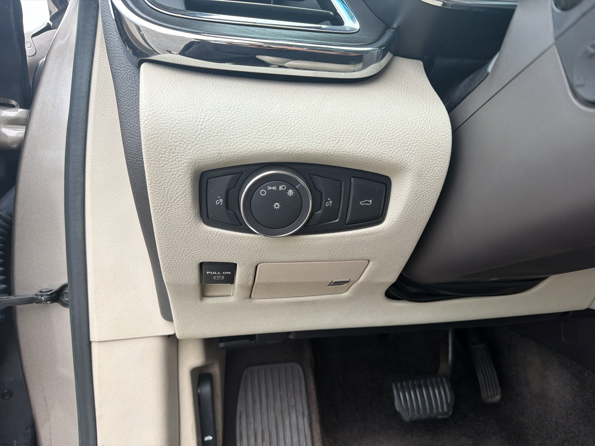 Used 2018 Lincoln Continental Select w/ Continental Climate Package FWD image 22