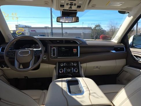 Used 2023 GMC Yukon Denali image 15