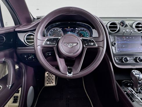 Used 2018 Bentley Bentayga image 4