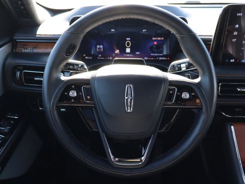 Used 2025 Lincoln Aviator Black Label AWD/4WD image 17