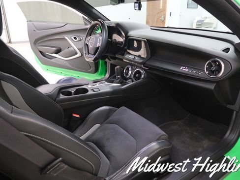 Used 2017 Chevrolet Camaro SS RWD image 40